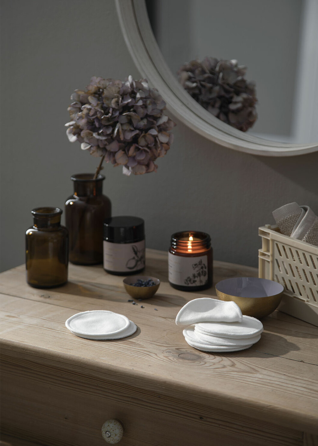 Doftljus skapar spa-känsla i badrummet. Foto: Sostrene Grene Badrum med doftljus och vackra detaljer