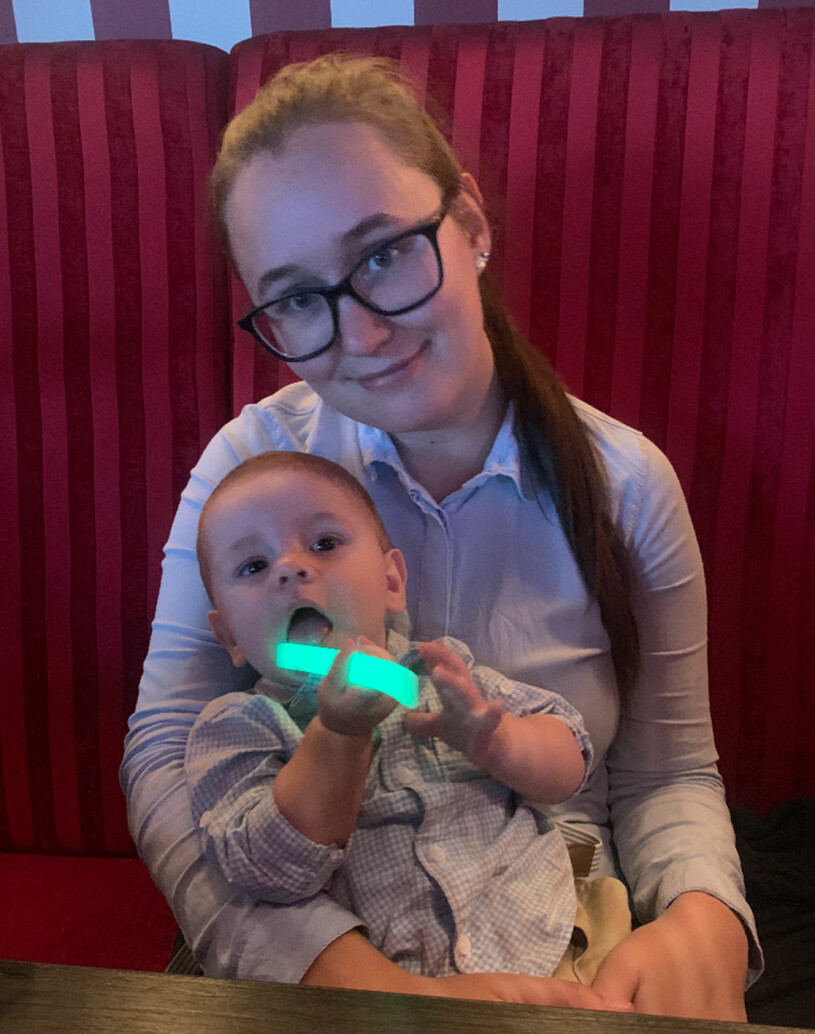 Valeria tillsammans med sin son. Foto: Privat