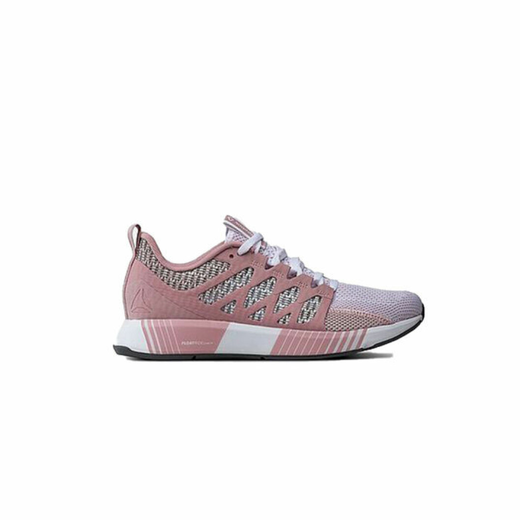 Löparsko från Reebok Performance,<a href="http://www.awin1.com/cread.php?awinaffid=439045&awinmid=8905&clickref=loparskor&p=https%3A%2F%2Fwww.ellos.se%2Freebok-performance%2Floparskor-fusion-flexweave-cage%2F1532667-01" target="_blank" rel="noopener"> 1 299 kronor</a>. rosa löparsko från ellos