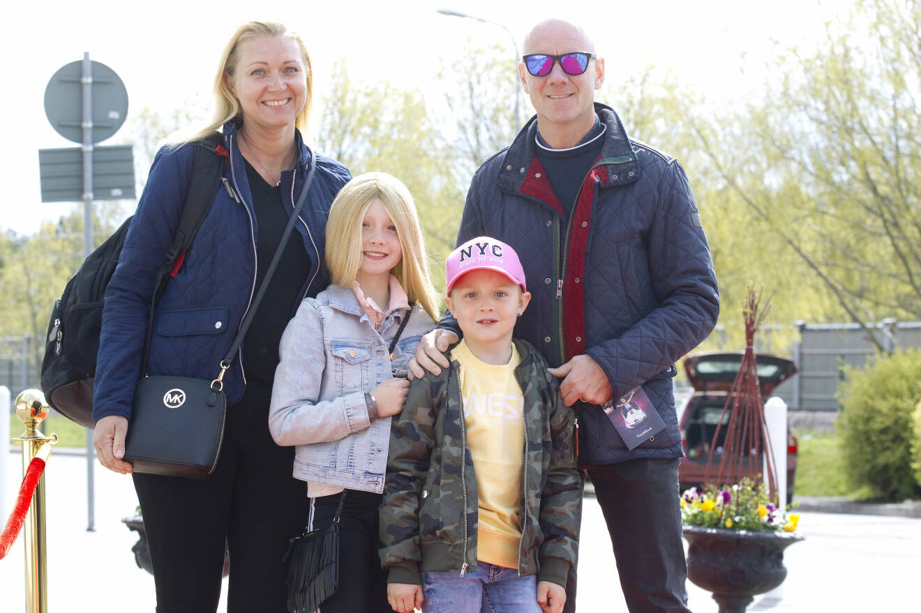 Speedwaymästaren Tony Rickardsson tillsammans med sin familj