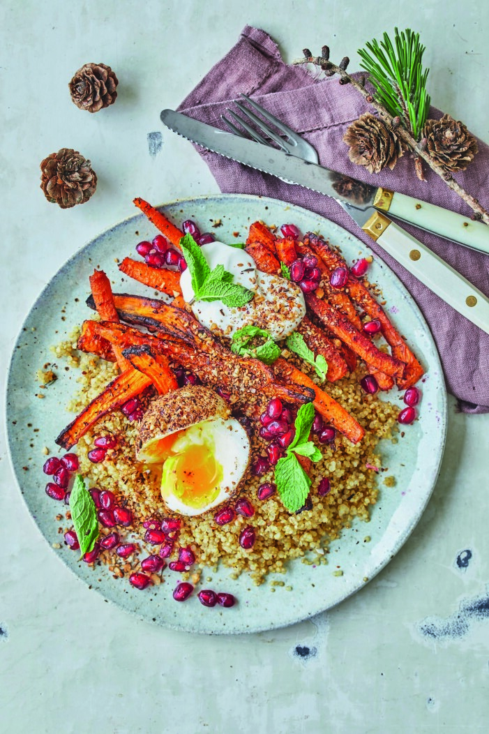 Dukkah är en egyptisk kryddblandning som du enkelt gör själv på rostade nötter, frön och kryddor. Varm quinoasallad med rostade morötter.