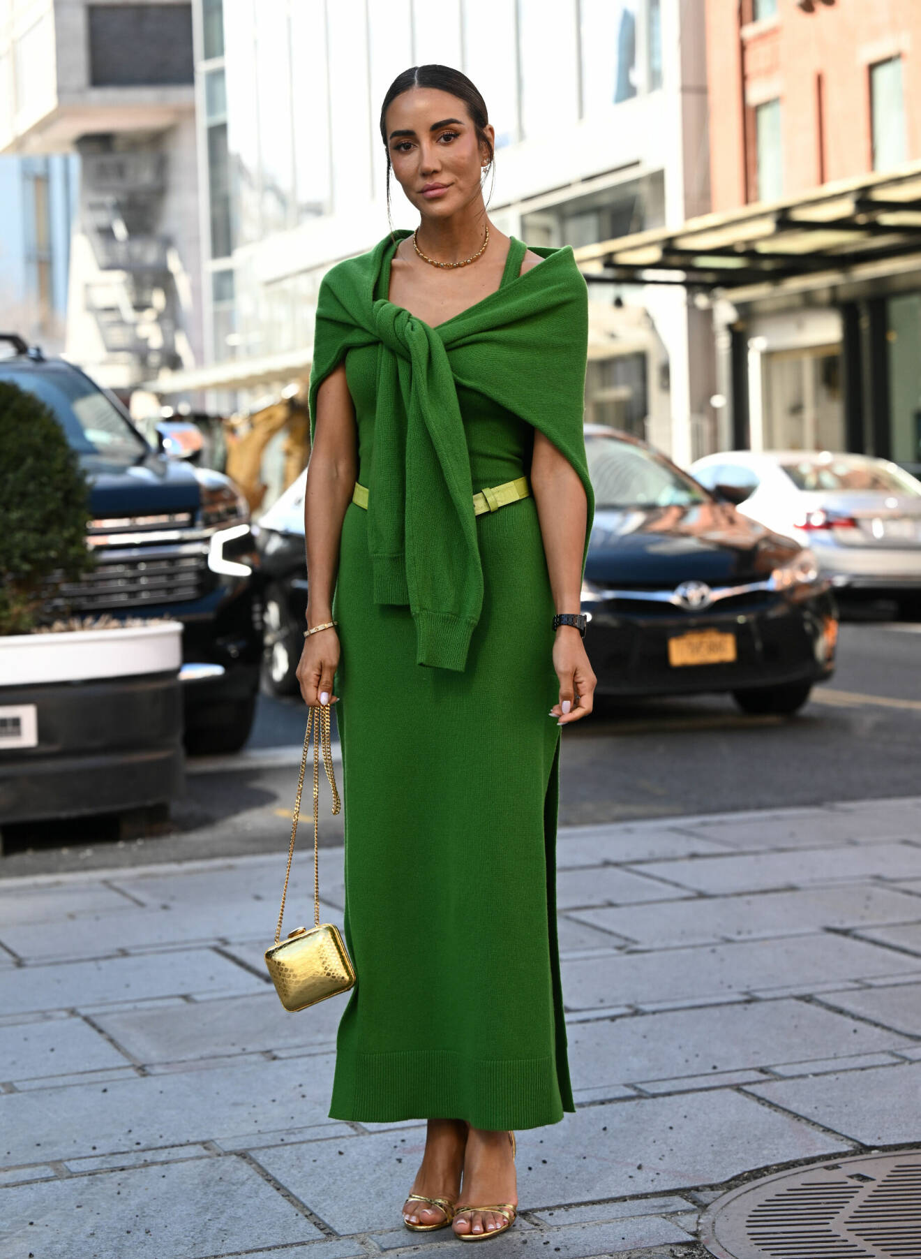 Trendig färgmatchad outfit under modeveckan i New York.