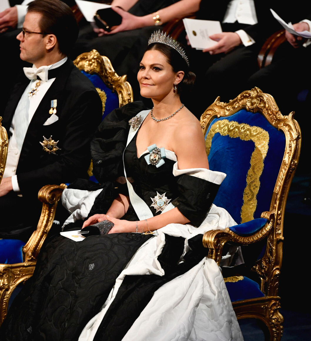 Kronprinsessan älskar verkligen stråldiademet. Kronprinsessan Victoria på Nobel 2019.