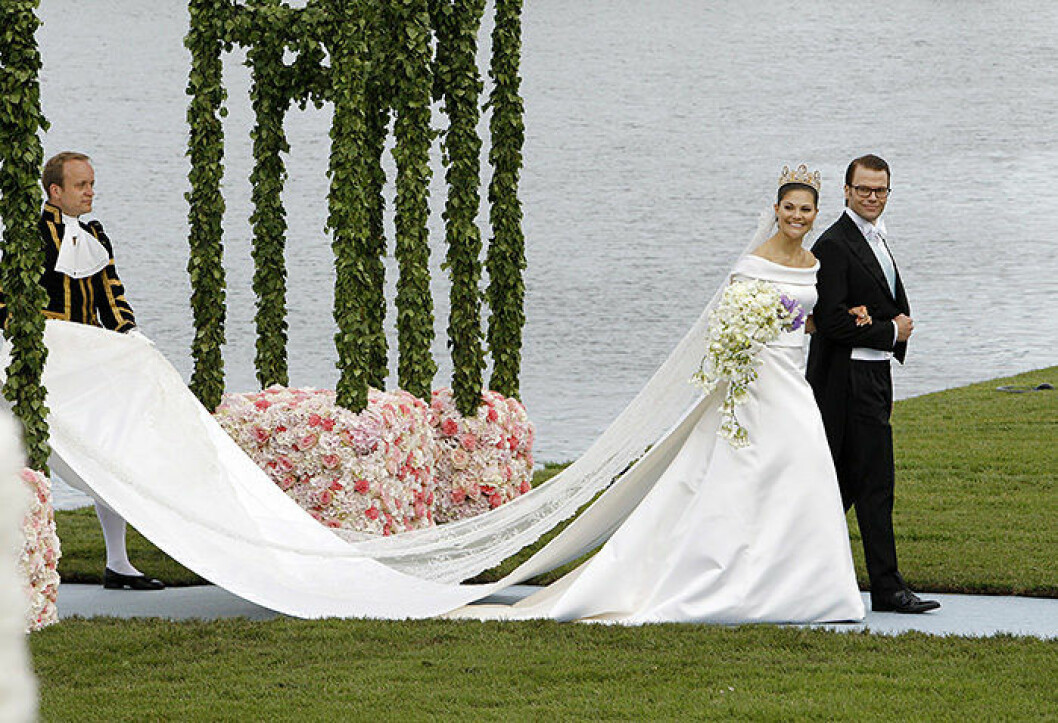 Sweden's Crown Princess Victoria and Prince Daniel of Sweden, Duke of Vastergotland, arrive at the Royal Palace after their wedding in Stockholm, Sweden, 19 June, 2010. Photo: Patrick Van Katwijk (c) DPA / IBL Bildbyr?? IBL