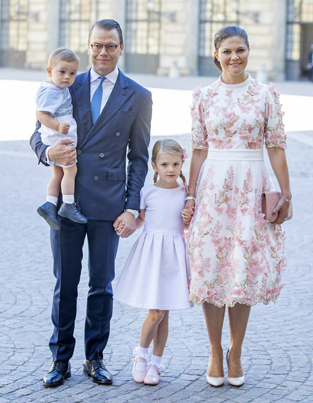 Kronprinsessan Victoria tillsammans med prins Daniel och barnen prinsessan Estelle och prins Oscar. Foto: DPA/IBL