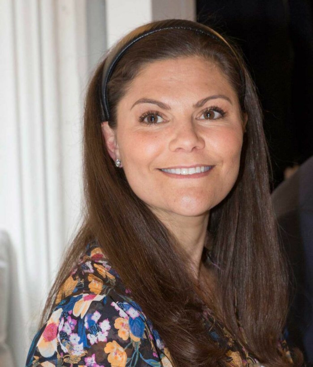 Kronprinsessan Victoria med utsläppt hår och diadem 2018.