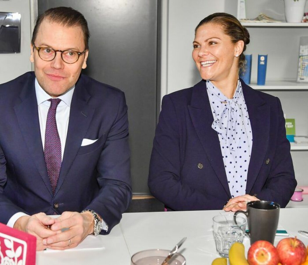 Info över en kopp te hos BRÅ. Kronprinsessan Victoria och prins Daniel besöker Brottsförebyggande Rådet (BRÅ).
