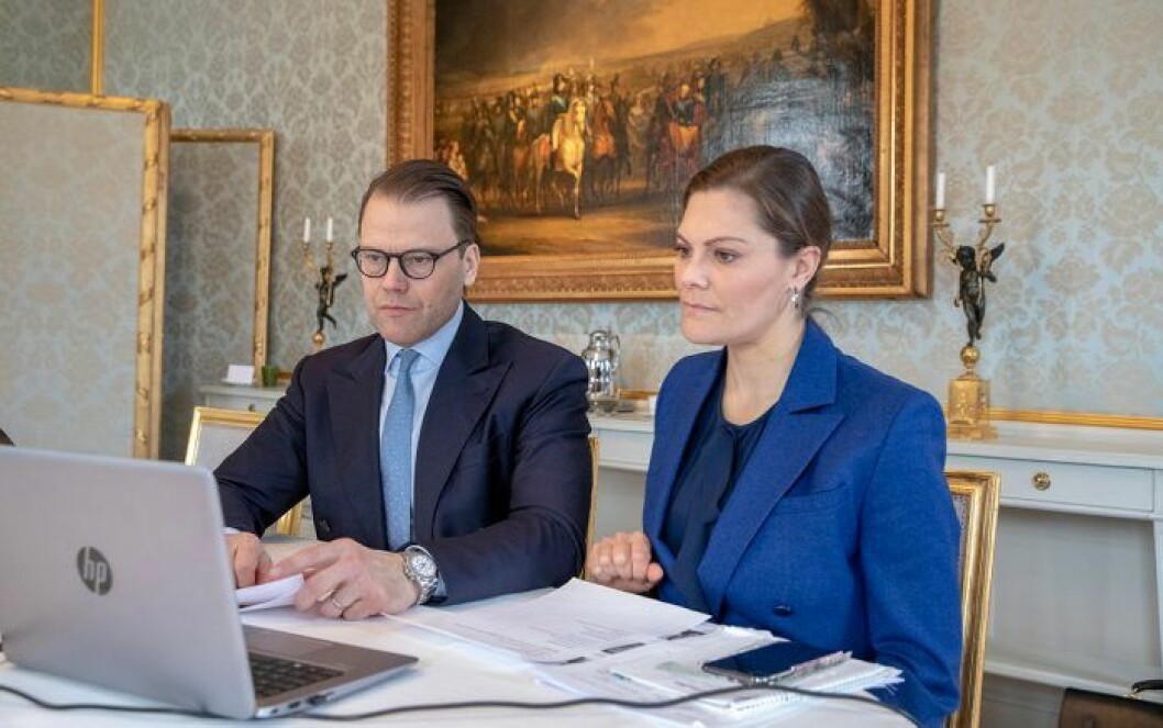Victoria och Daniel visade till exempel hur en vanlig dag på hemmakontoret ute på Haga kan se ut! victoria daniel haga