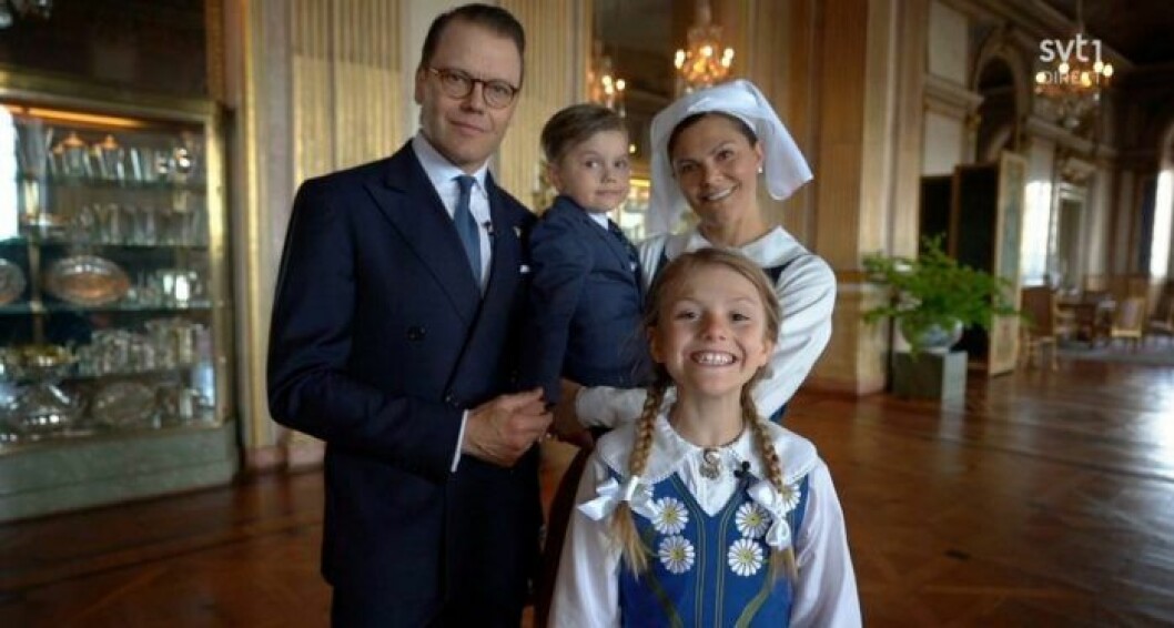 Kronprinsessfamiljen under nationaldagen. kronprinsessfamiljen