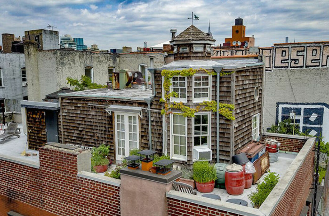 Foto via: <a href="https://www.compass.com/listing/72-east-1st-street-unit-ph-manhattan-ny-10003/261b5cae25bc2338a6b7e0e2be52ad6a23688038/?origin_type=Listing%20Card&origin=Consumer%20Search" target="_blank" rel="noopener">Compass</a>