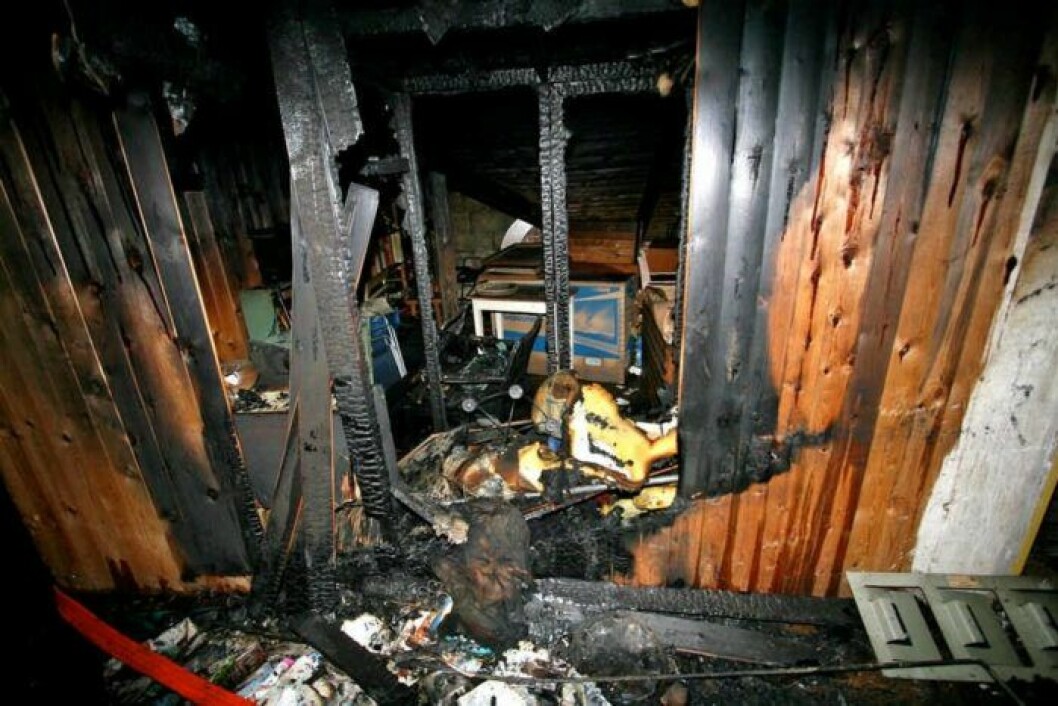 Foto: Bild ur polisens förundersökningsprotokoll Bild på utbränd vind, en brand som anlagts av Gryningspyromanen.