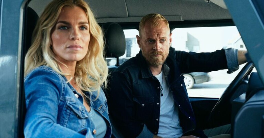Från Vit Sand, huvudrollsinnehavarna i en bil