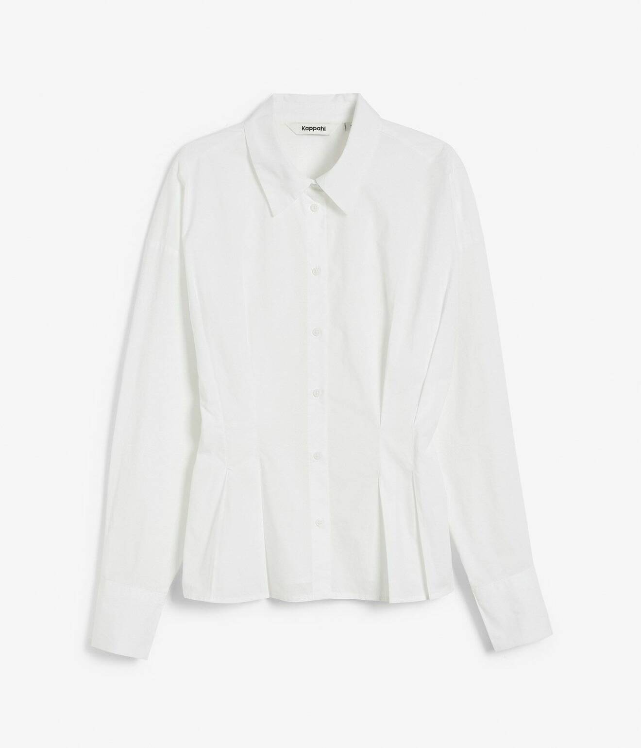 vit skjorta med markerad midja