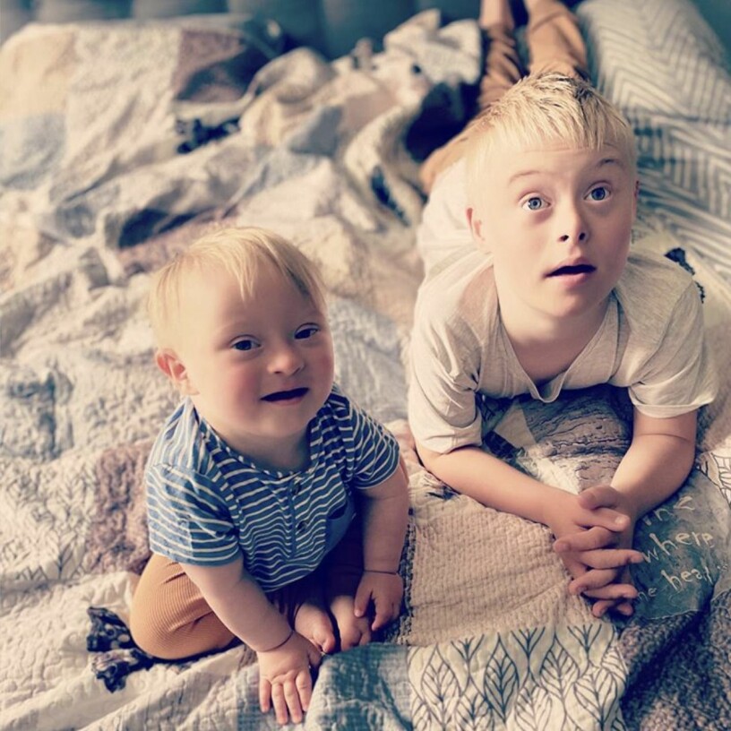 Walter tillsammans med sin storebror Julian. Foto: Privat