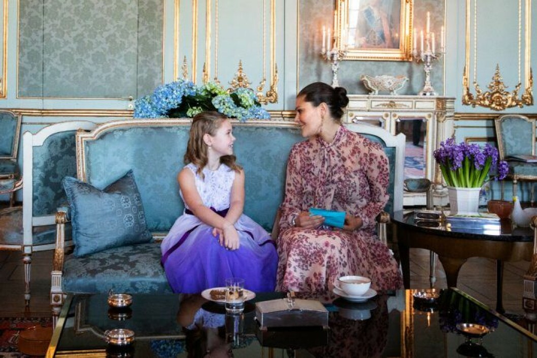 Ett hjärtevärmande möte på Kungliga slottet. Cancersjuka Emilia fick kronprinsessan Victoria, ett hjärtevärmande möte på Kungliga slottet.