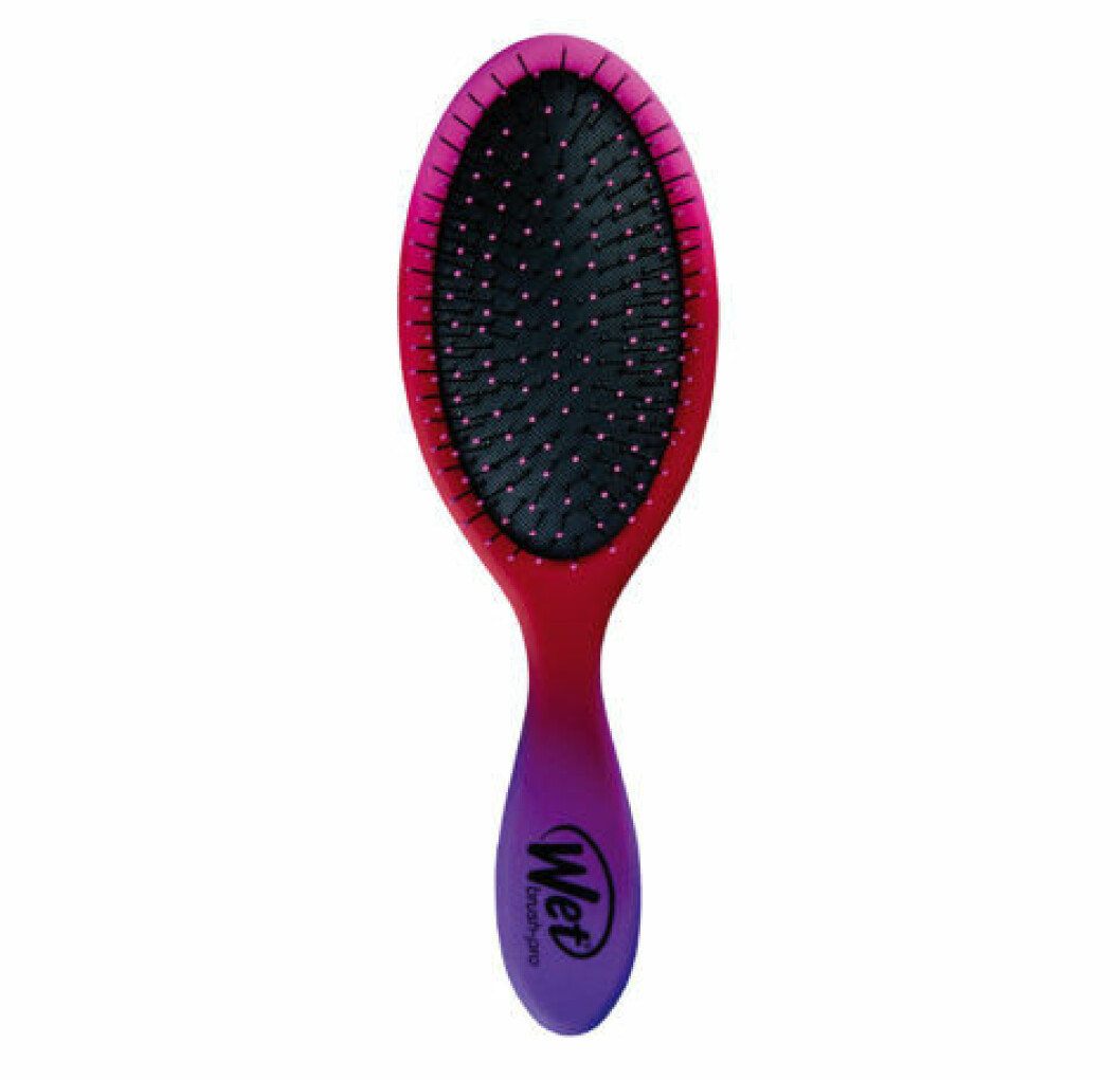 Wet Brush heter favoritborsten från HH Simonsen som reder ut blött hår utan att slita på stråna. Finns i flera storlekar. Ca 180 kr.