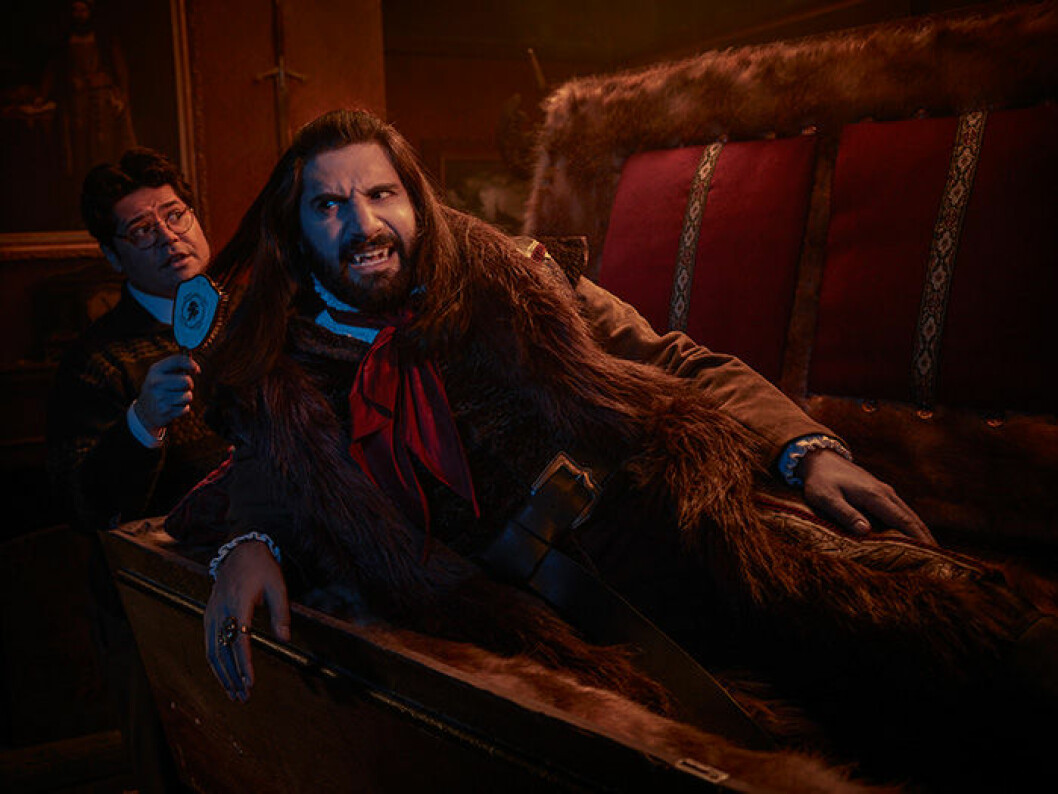 I <em>What We Do In The Shadows</em> lär vi känna personerna i ett minst sagt annorlunda kollektiv. En bild från tv-serien What We Do In The Shadows som du kan se på HBO.