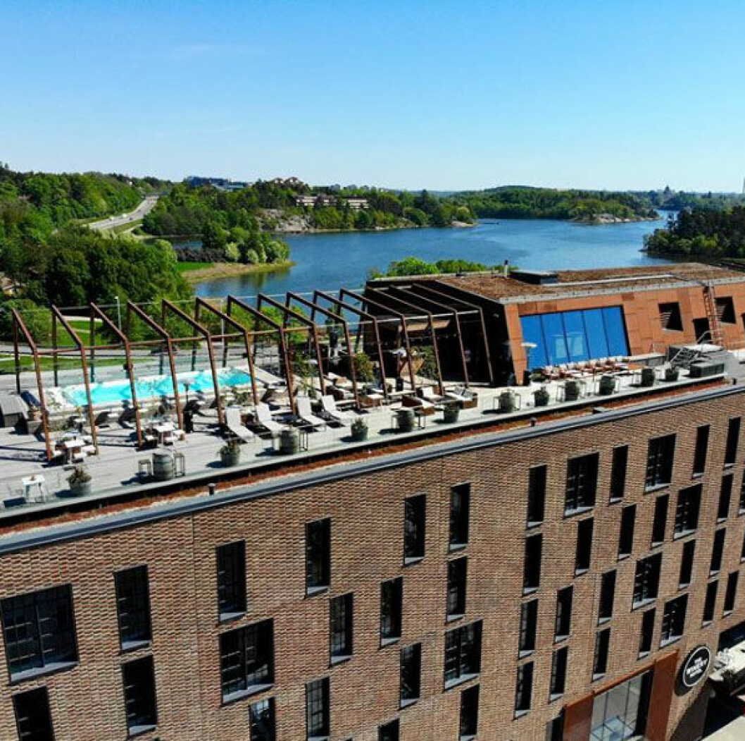 Från takbaren på The Winery Hotel har man utsikt över Brunnsviken. Takbaren på The Winery.