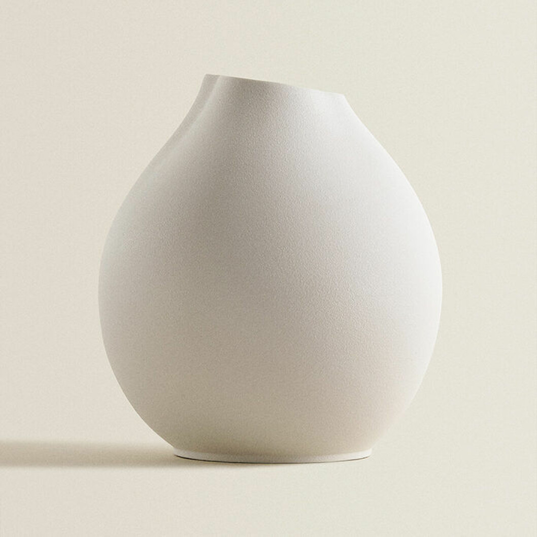 Vit vas med struktur från Zara Home