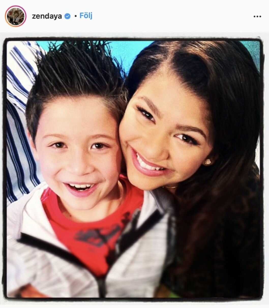 Zendaya och en pojke skrattar ihop
