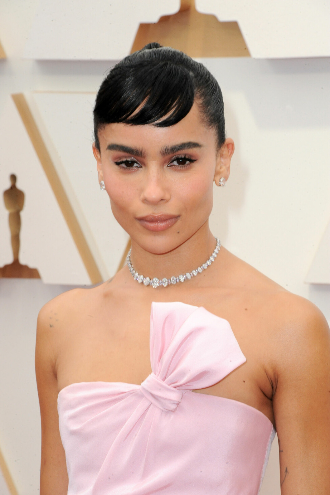 Zoe Kravitz i den perfekta luggen för 2022. zoe kravitz i lugg 2022